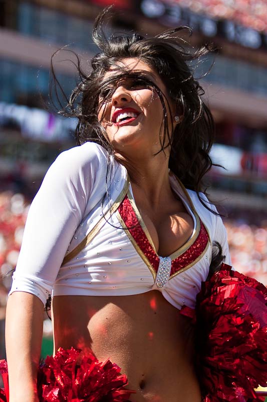 20091004_NFL_Football_Kansas_City_Chiefs_cheerleader